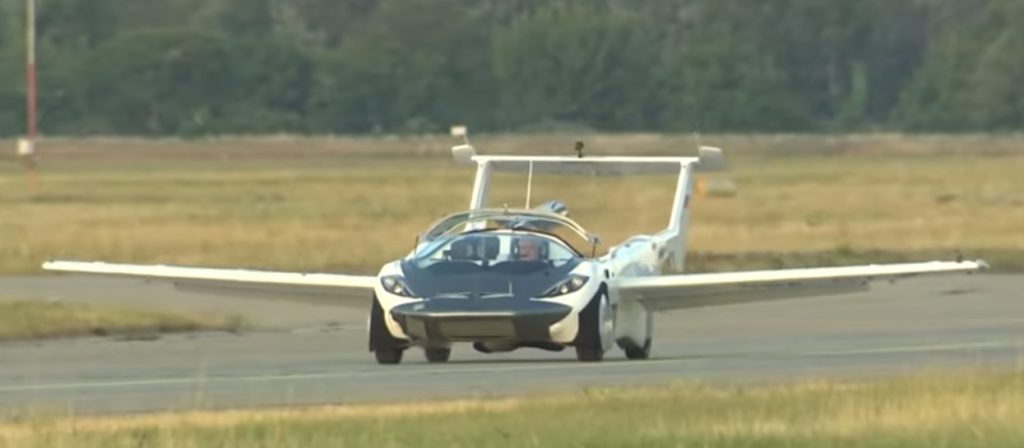 السيارة الطائرة