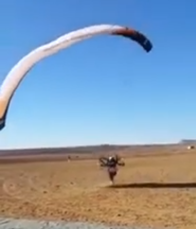 يمني يصنع طائرة