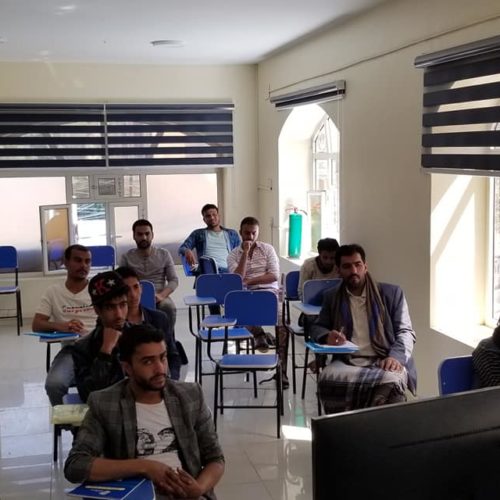 تواصل منصة اليمن للتكنولوجيا وبالتعاون مع المؤسسة العلمية لرعاية المبدعين الدورة التدريبية الثانية حول السلامة والصحة المهنية واسس الكهرباء والإلكترونيات