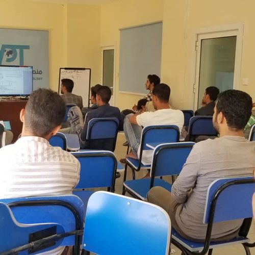 تواصل منصة اليمن للتكنولوجيا وبالتعاون مع المؤسسة العلمية لرعاية المبدعين الدورة التدريبية الثانية حول السلامة والصحة المهنية واسس الكهرباء والإلكترونيات