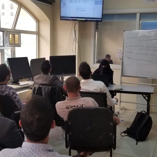 تقيم المؤسسة العلمية لرعاية المبدعين بالشراكة مع منصة اليمن للتكنولوجيا الدورة التدريبية في MCSA